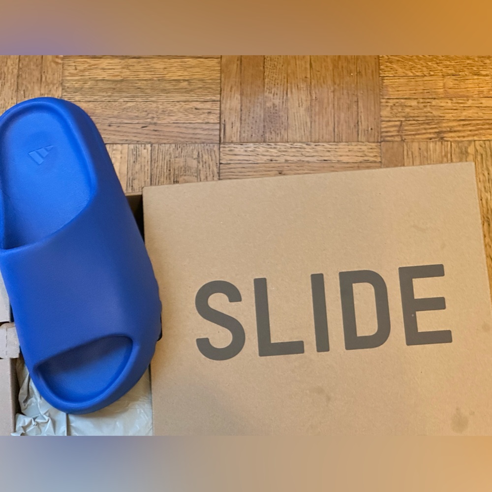 Brand new never worn original Blue Yeezy size 5 slides